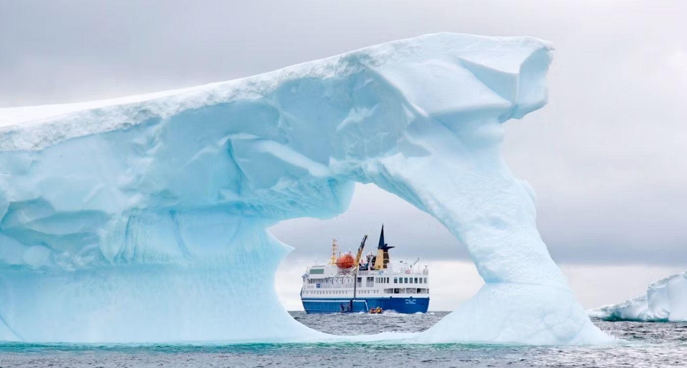 A21_3_WALSER_RTD_OCEAN_NOVA_THROUGH-ICEBERG.2