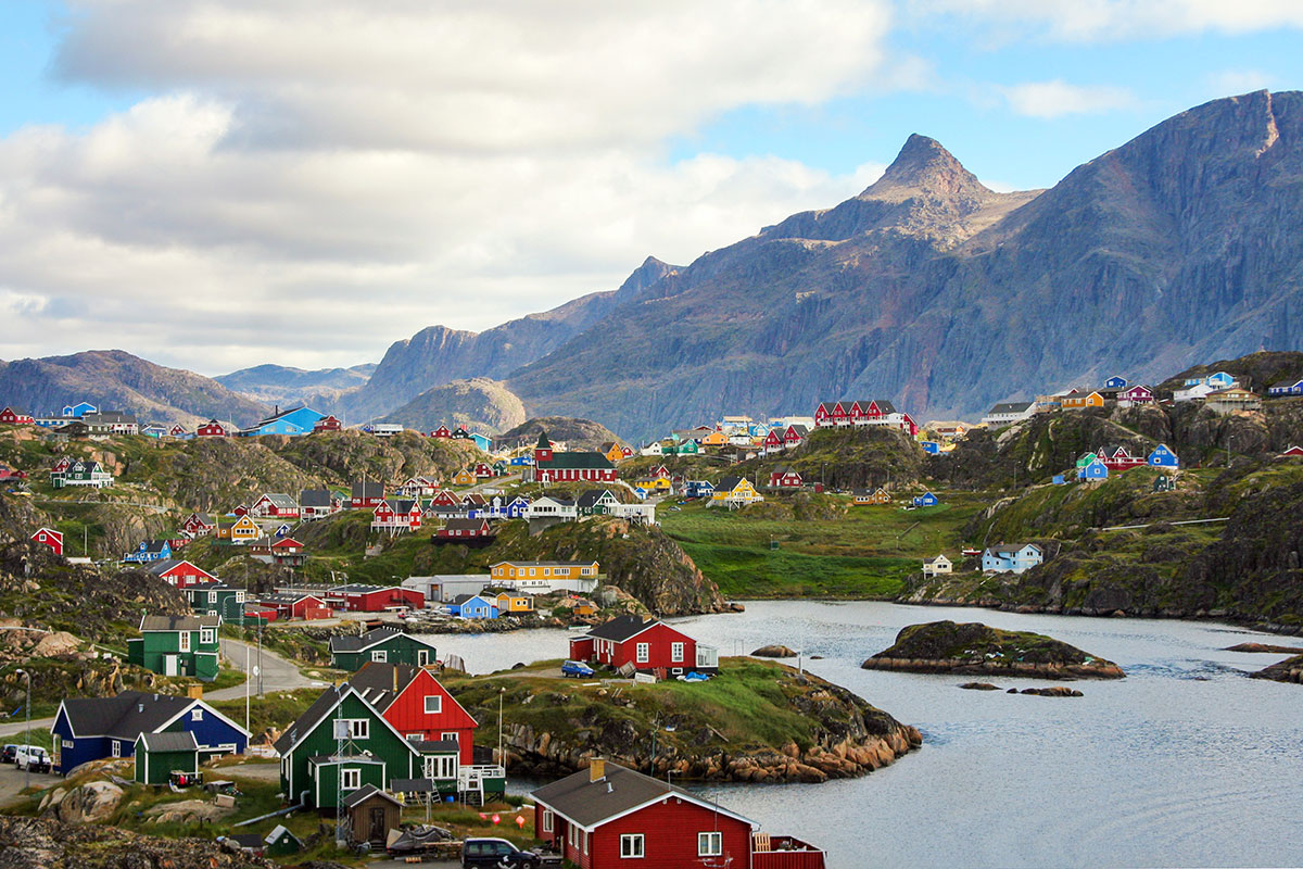 Sisimiut-city-houses-view