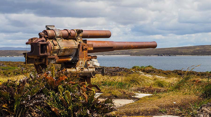falklands-malvines-dispute-naval-gun-short