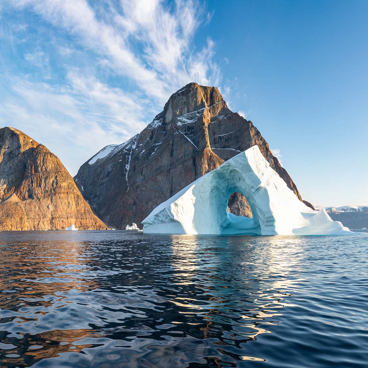 mountains-iceberg-icefjord Uummannaq