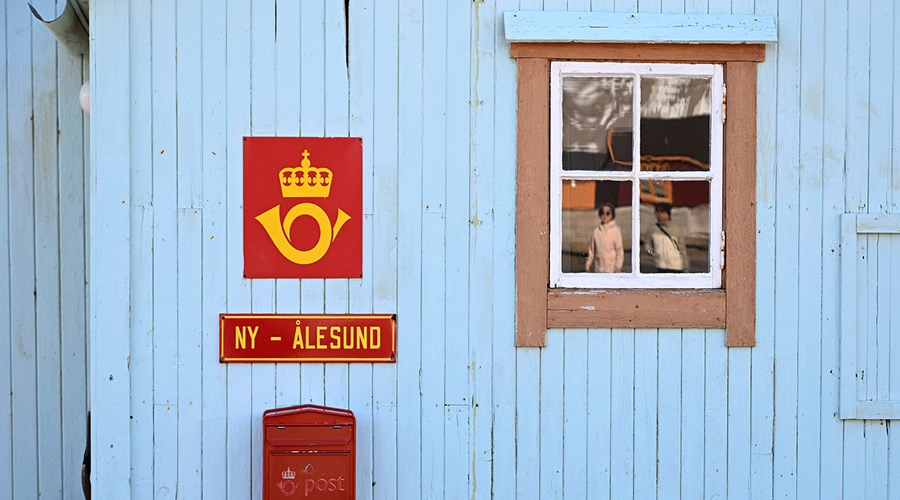 Ny-Alesund-house-short