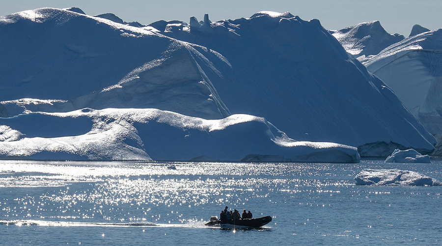 Greenland-general-zodiac-sea-short