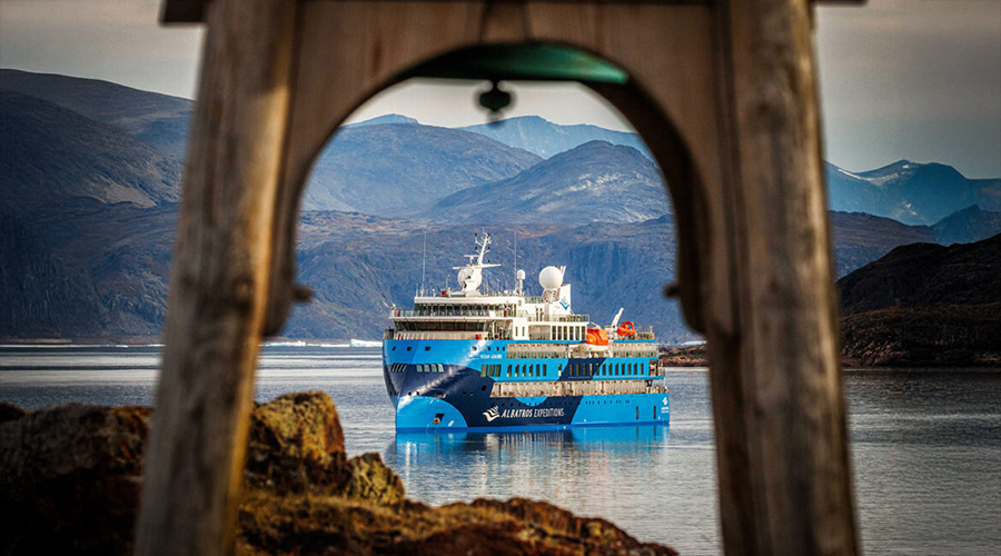 Qassiarsuk-ocean-albatros-view-short