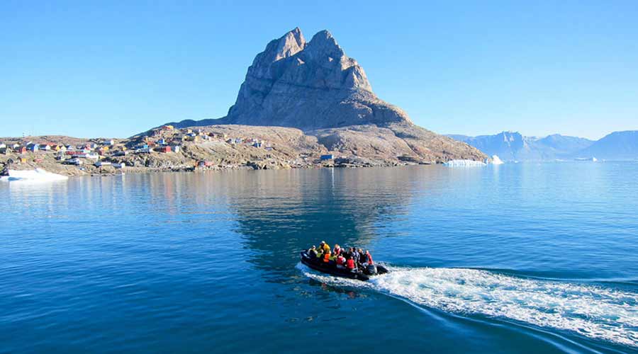 Uummannaq-zodiac-ocean-view-of-the-city-short