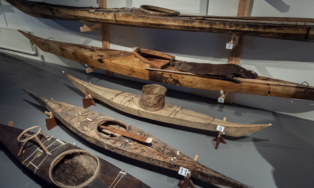 Exhibit with various qajaqs (kayaks).